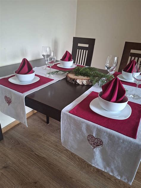 Ukážka kombinácie obrusu, štóly a dekorácií