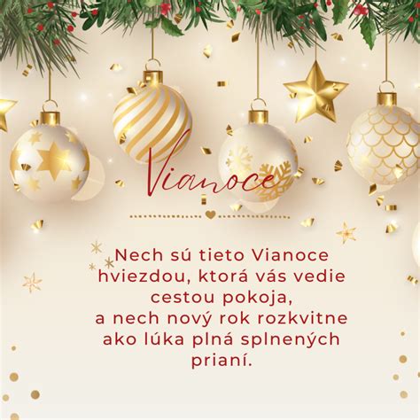 Ilustračná fotografia seniorov otvárajúcich vianočné pozdravy a listy v domove dôchodcov