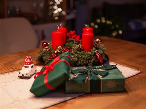 Rôzne farby adventných sviečok a ich symbolický význam