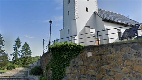 Ilustrácia dobového kostola a okolia