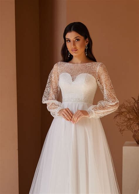 Kolekcia luxusných svadobných šiat s bohato zdobenými prvkami