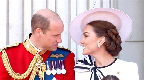 Záber na princa Williama a Kate Middleton počas svadobného obradu vo Westminsterskom opátstve