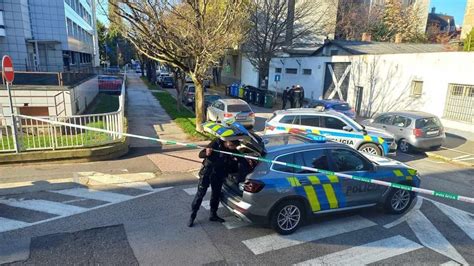 ozbrojení policajti v uliciach Windsoru