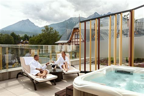 Interiér luxusného hotelového wellness centra vo Vysokých Tatrách s bazénom a saunami