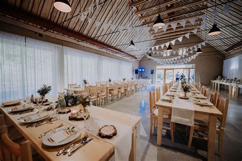 Vizualizácia svadobného obradu pri potoku na Liptovskom Dvore medzi dreveničkami