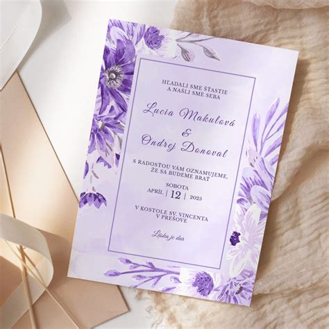ilustrácia svadobného oznámenia s fialovými kvetmi a jemnou zeleňou