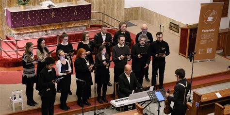 Fotografia speváckeho zboru Vocalatté počas vystúpenia