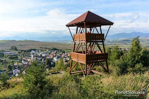 Výhľad z Čertovej svadby na okolitú krajinu a vysielač