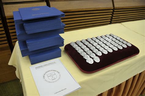 slávnostné zhromaždenie v aule školy, výzdoba pri príležitosti jubilea