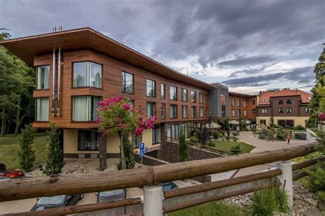 Hotel Zochova Chata v zasneženom prostredí Malých Karpát
