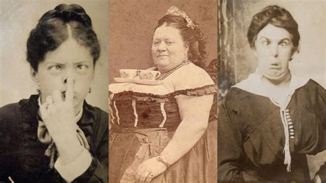 dobová ilustrácia alebo fotografia viktoriánskeho obdobia zobrazujúca poštového úradníka alebo scény z viktoriánskeho Londýna