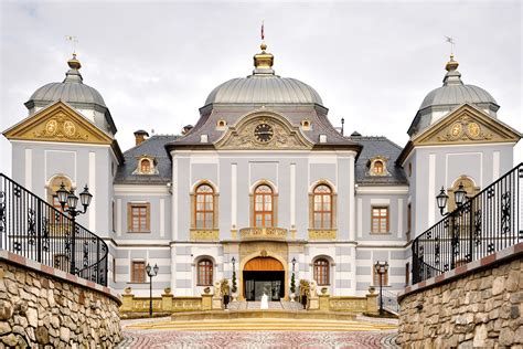 fotografia exteriéru zámku v Haliči