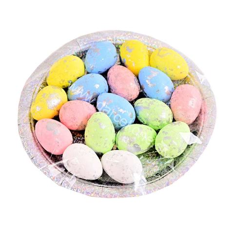 farebné veľkonočné vajíčka a tradičné symboly