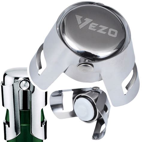 Detailný pohľad na fľašu šampanského zdobenú saténovými stuhami v rôznych farbách.