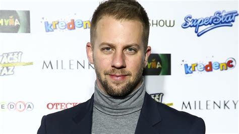 Matúš Krnčok počas moderovania