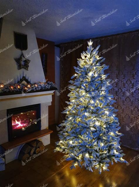 Masívny oceľový vianočný stromček s LED osvetlením