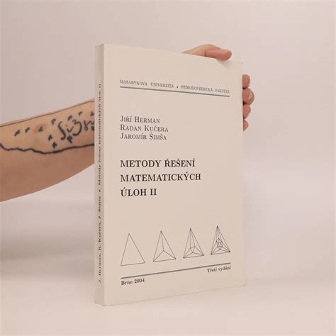 Ilustračná fotografia matematických hodín s ciferníkom plným matematických úloh