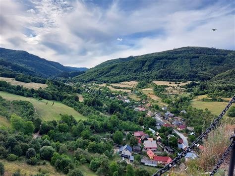 panoramatický pohľad na exteriér Hotela Kráľová a okolitú prírodu