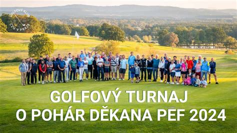 Skupina ľudí si užíva golfový turnaj
