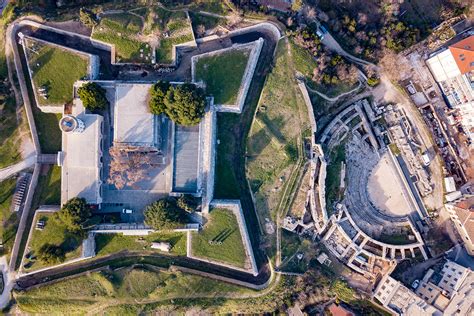 Detailná schéma benátskej pevnosti Fortezza a jej obranných prvkov