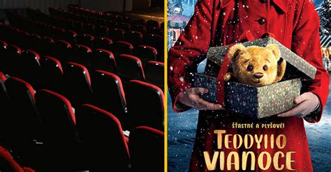 Ilustračná fotografia zobrazujúca vianočnú atmosféru pri pozeraní filmu