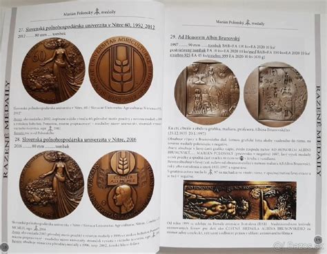 akad. sochár Marián Polonský pri práci na modeli medaily Andreja Hlinku