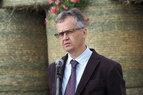 Princezná Michaela a slepý kováč Martin spoločne kráčajú