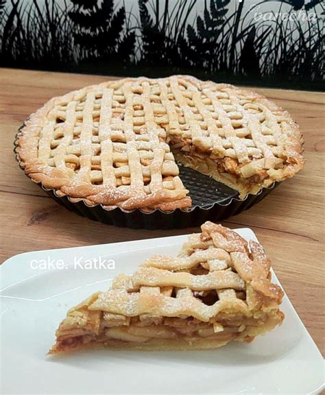 Jablkový koláč s mriežkou na plechu