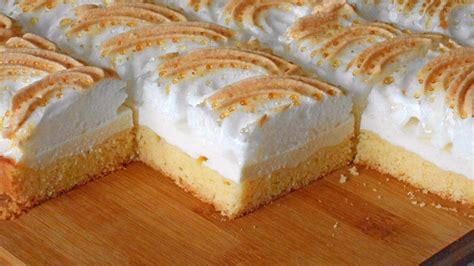 Tvarohový koláč so snehom na plechu