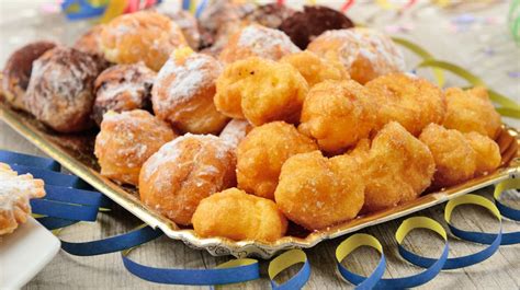 Rôzne karnevalové sladkosti a pečivo