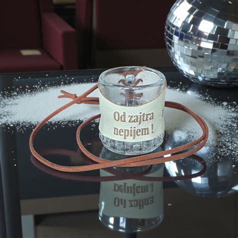 Štamperlík s bankovkami a mašľou