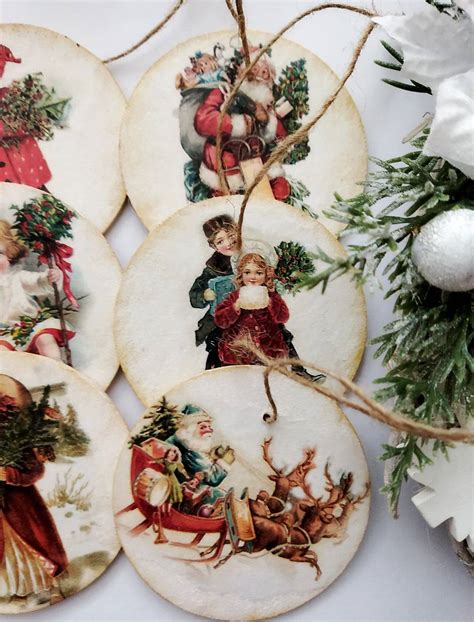 Ukážka maľovaných vianočných ozdôb na skle s metalickými a matnými farbami