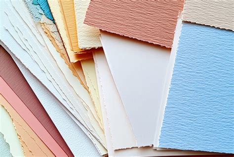 Rôzne typy toaletného papiera: farebný, vzorovaný, dvojvrstvový