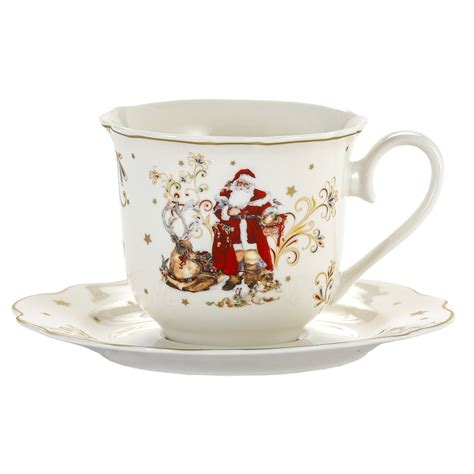 Tematická fotografia vianočného pozdravu a šálky s teplým nápojom