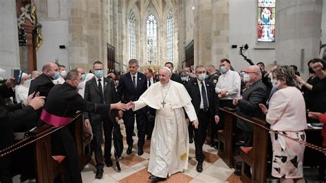 Snímka z historického stretnutia pápeža Františka s patriarchom Danielom v Bukurešti