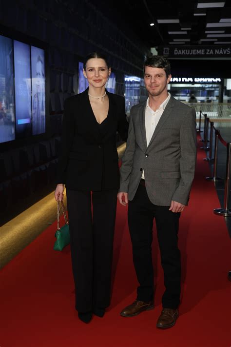 Monika Horváthová s Martinom Mňahončákom a Mariánom Geišbergom v seriáli Pravá tvár
