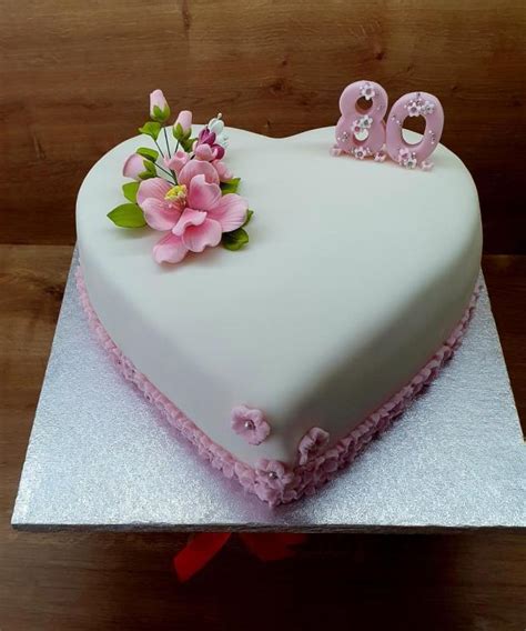 Torta v tvare srdca pre dievčatko