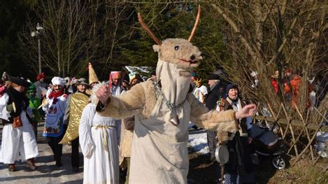 fašiangové masky a sprievod