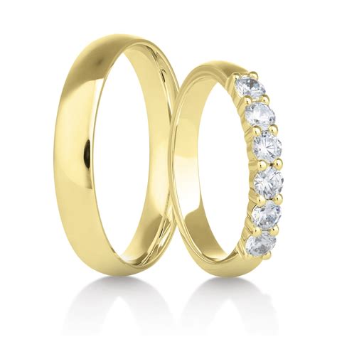 Strieborné a zlaté snubné prstene.