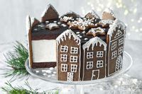 Tematické foto vianočnej torty s prvkami sviatočnej výzdoby