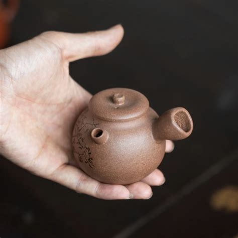 rôzne čajové riadiky: gaiwan, kyusu, yixing kanvička