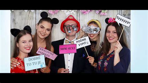 Zábavný fotokútik s rôznymi rekvizitami