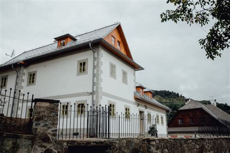 Tematické foto: Exteriér historického penziónu Resla Residence v Banskej Štiavnici