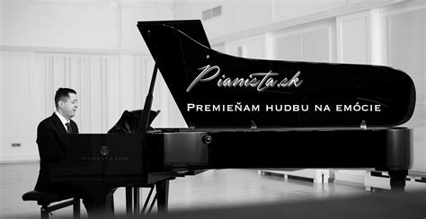 pianista Peter Zbranek pri hre na klavíri
