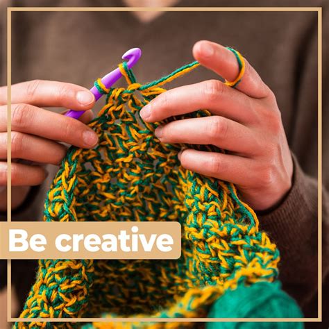 Sada rôznych nástrojov na pletenie loom bands, vrátane háčikov a rámikov.