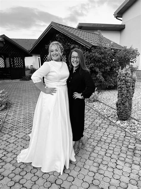 profesionálna svadobná fotografia zachytávajúca emotívny moment medzi novomanželmi