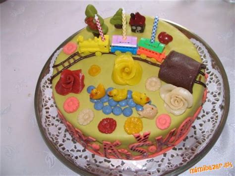 Torta s poťahovou hmotou z marshmallows