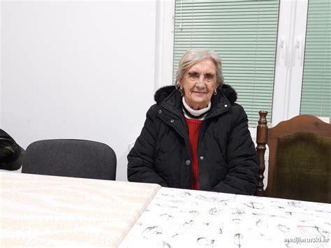 symbolická slama pod stolom pri rusínskych Vianociach