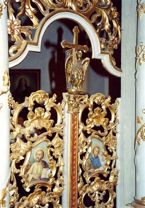 Záber na interiér gréckokatolíckeho chrámu v Humennom alebo detail krstiteľnice