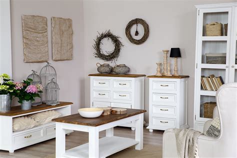 nábytok v provensalskom štýle s patinou